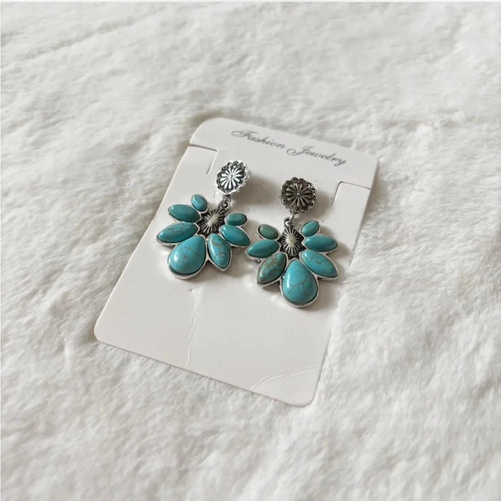 5/$15 🩷 MUST BUNDLE NWT Turquoise Floral Drop Earrings